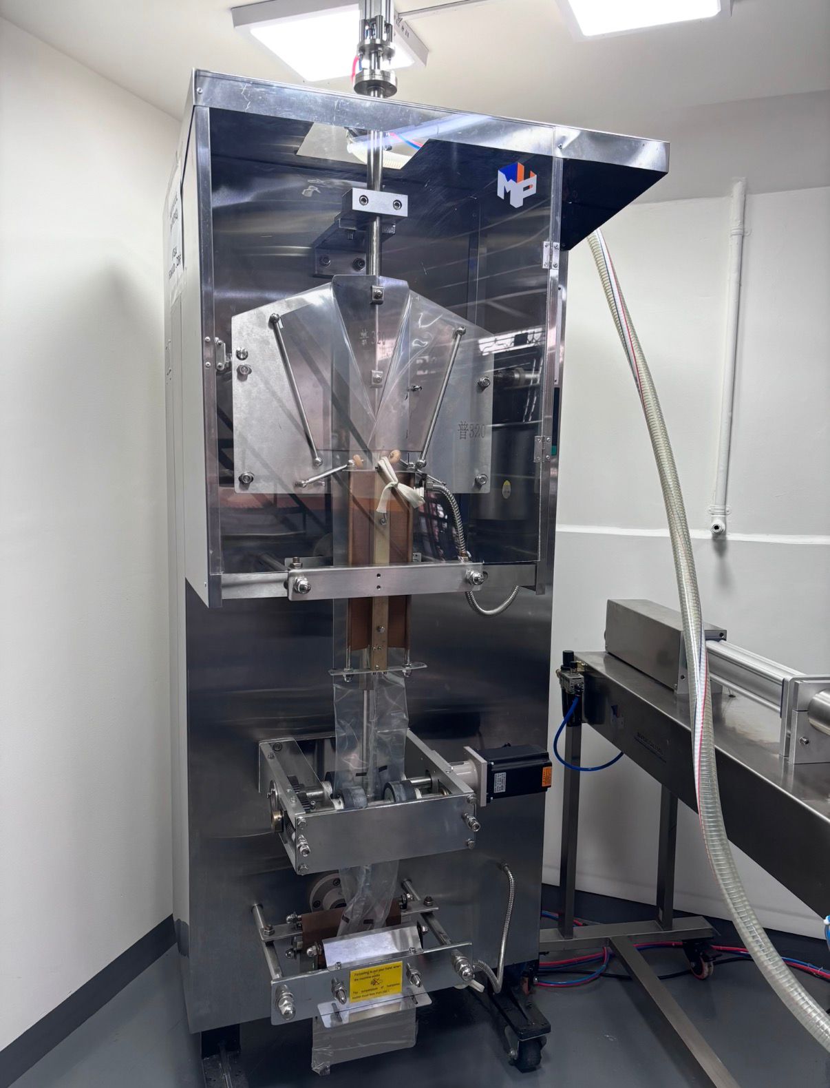 EMPACADORA AUTOMATICA DE LIQUIDOS EN BOLSA Y BOLIS - Imagen 2
