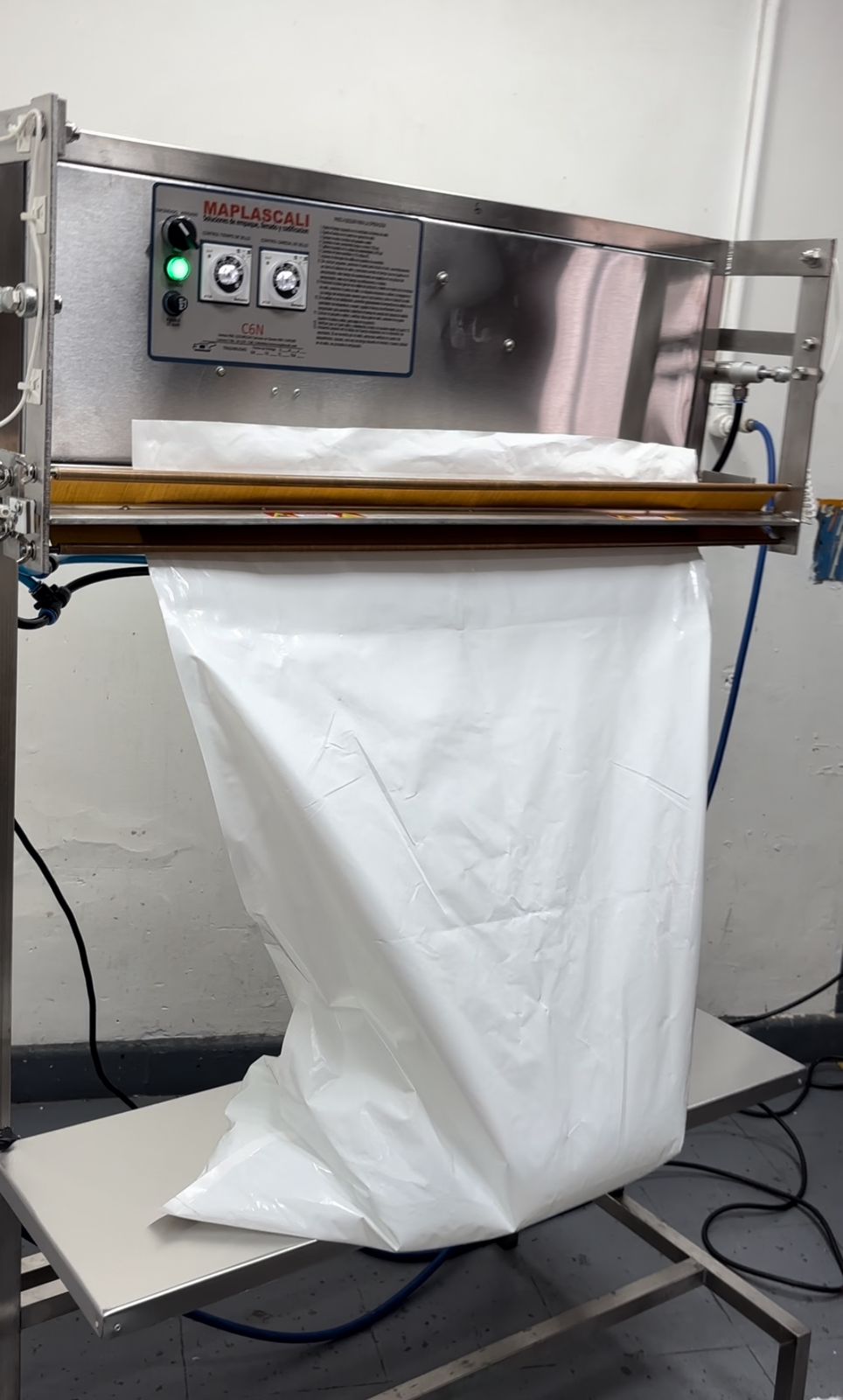 Selladora Vertical para Bolsas y Bultos - Imagen 2