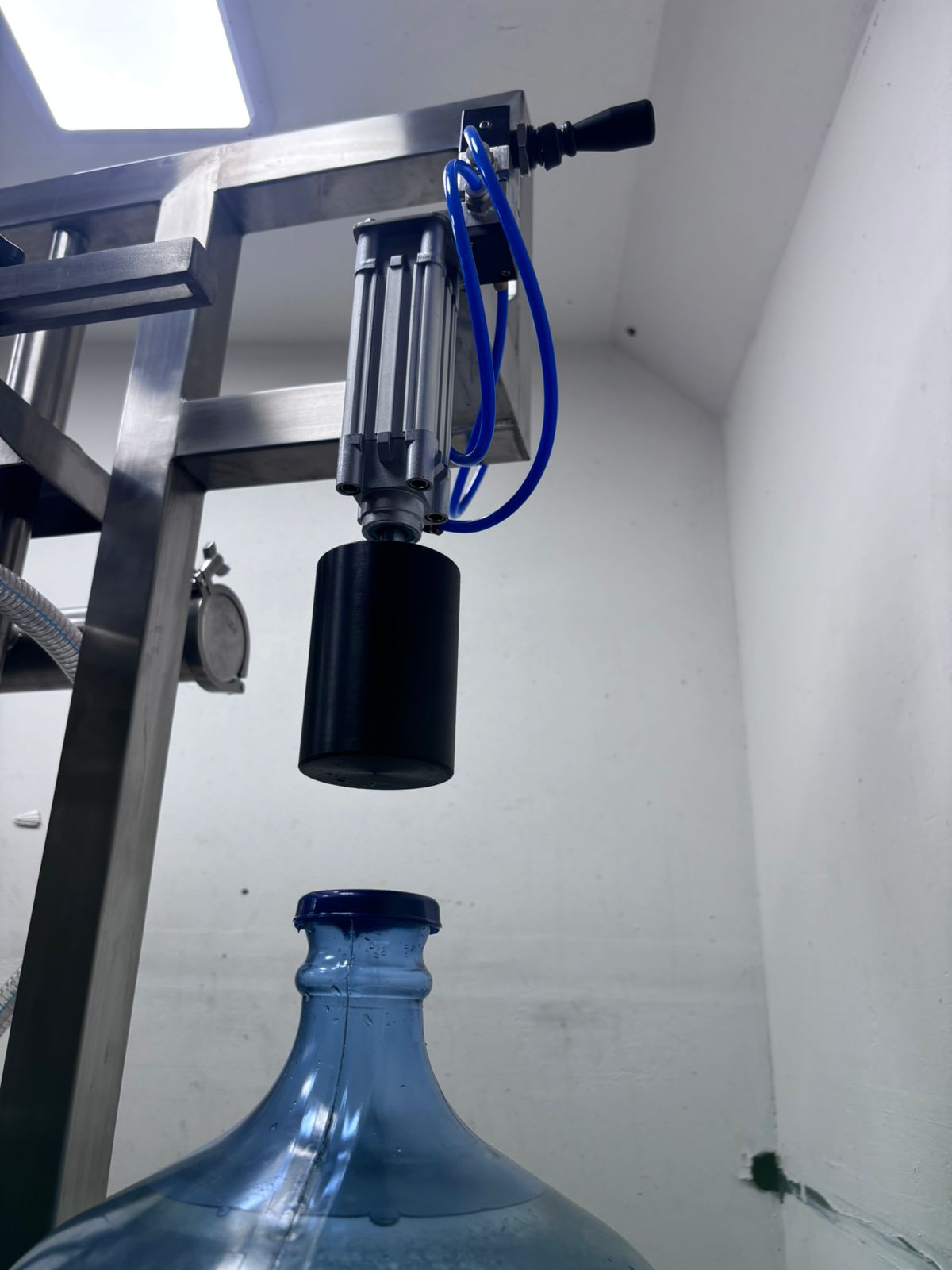 Llenadora de Botellones de Agua Potable Semiatomatica - Imagen 5