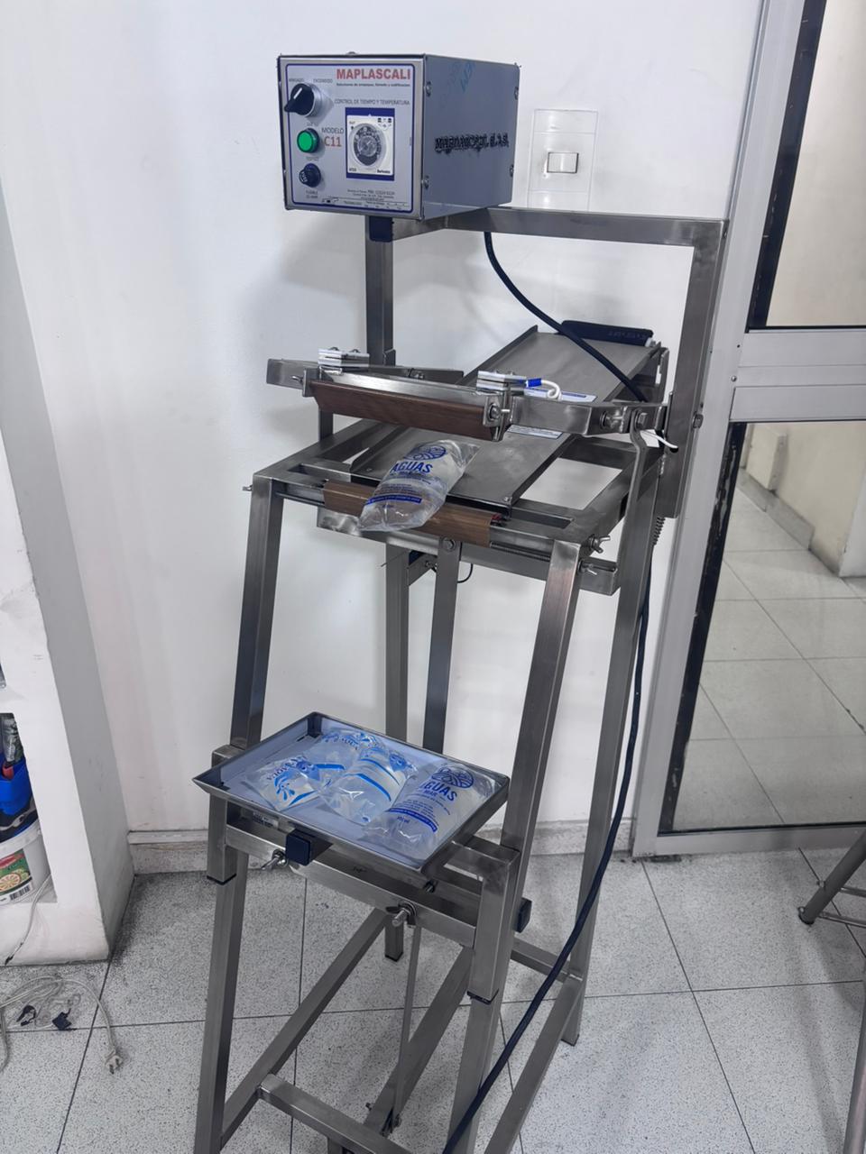 Selladora de pedal para bolis, agua en bolsa y yogurt en bolsas - Imagen 3
