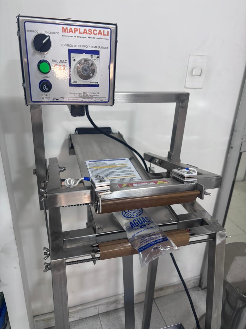 Selladora de pedal para bolis, agua en bolsa y yogurt en bolsas - Imagen 2
